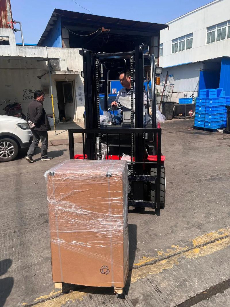 杭叉2噸電動(dòng)冷庫用車 精工品質(zhì)，助力冷鏈倉儲(chǔ)高效運(yùn)轉(zhuǎn)